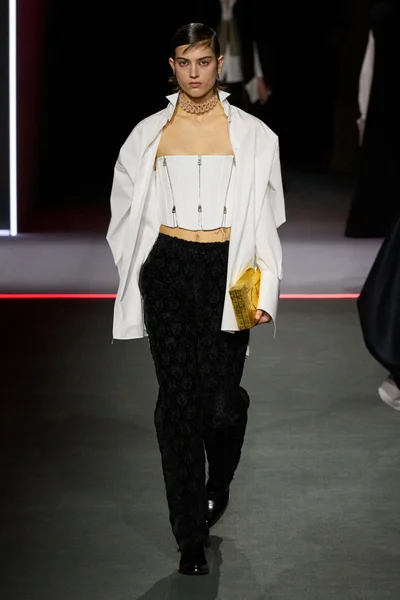 Look 24